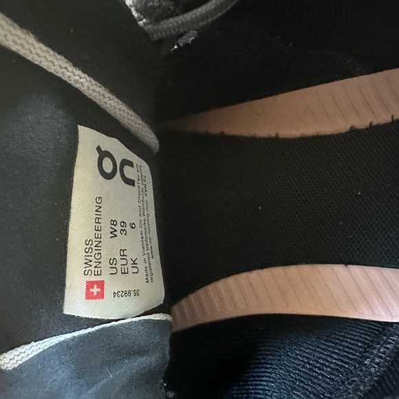 On cloud gently used inside the house on the treadmil - Picture 4 of 8